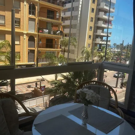 Front Line & Free Parking At Fuengirola